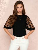 Remera Negra de Negocios Casual con Mangas Flare en Malla