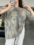 Remera Casual Oversize con Estampado Camuflado y Manga Corta