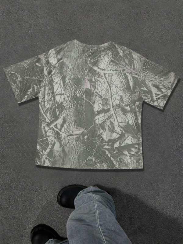 Remera Casual Oversize con Estampado Camuflado y Manga Corta - Image 36