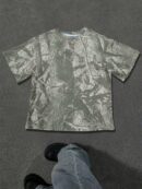 Remera Casual Oversize con Estampado Camuflado y Manga Corta