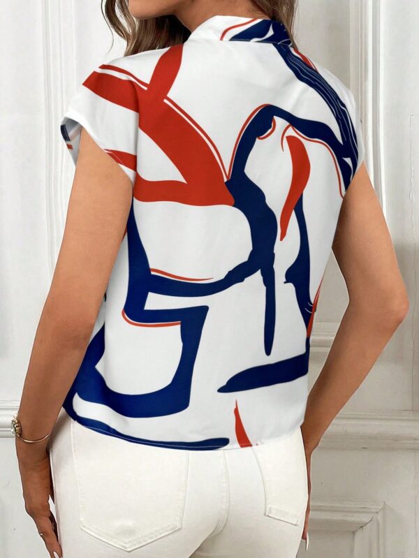 Blusa Elegante con Estampado Gráfico y Cuello de Lazo - Image 44