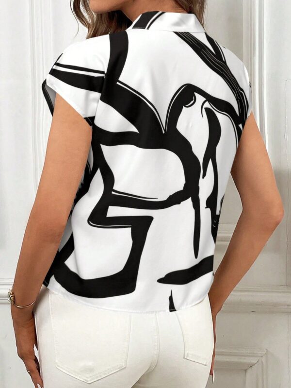 Blusa Elegante con Estampado Gráfico y Cuello de Lazo - Image 20