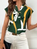 Blusa Elegante con Estampado Gráfico y Cuello de Lazo