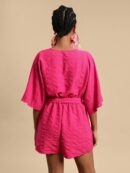 Romper de Verano con Cintura Alta y Textura de Encaje Floral