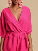 Romper de Verano con Cintura Alta y Textura de Encaje Floral