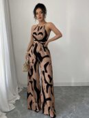 Mono Largo Estampado con Cuello Halter y Detalles Fruncidos