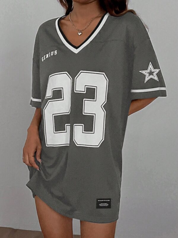 Vestido Casual de Verano con Escote en V y Estampado de Letras y Números - Image 21
