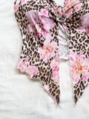 Camisola Negro Elegante con Hebilla Metálica y Dobladillo Asimétrico