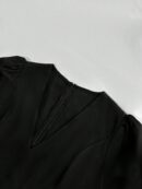 Mono Elegante de Manga Corta con Escote V y Detalles Calados