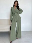 Set Elegante y Casual de Shacket y Pantalón con Cinturón