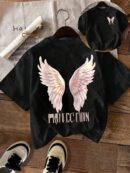 Remera Estampada de Frutas y Letras con Cuello Redondo