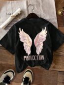 Remera Estampada de Frutas y Letras con Cuello Redondo